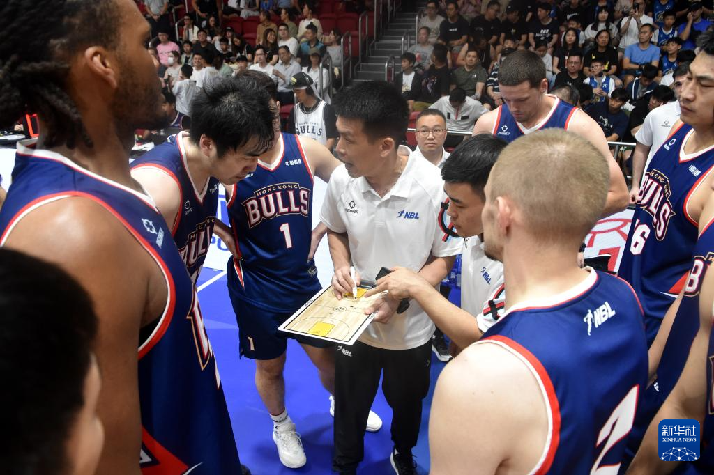 乐鱼真人体育娱乐-NBL揭幕战：卫冕冠军香港金牛逆转长沙勇胜詹姆斯21+8引3人上双的简单介绍
