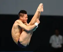 科威特跳水选手飞艇下水，积极向前