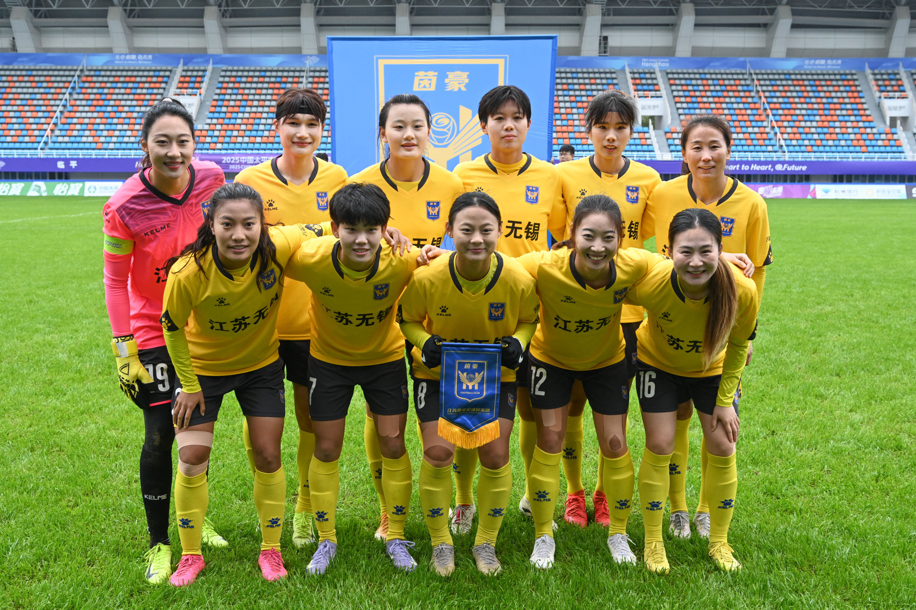 女足攻守兼备赛场风生水起