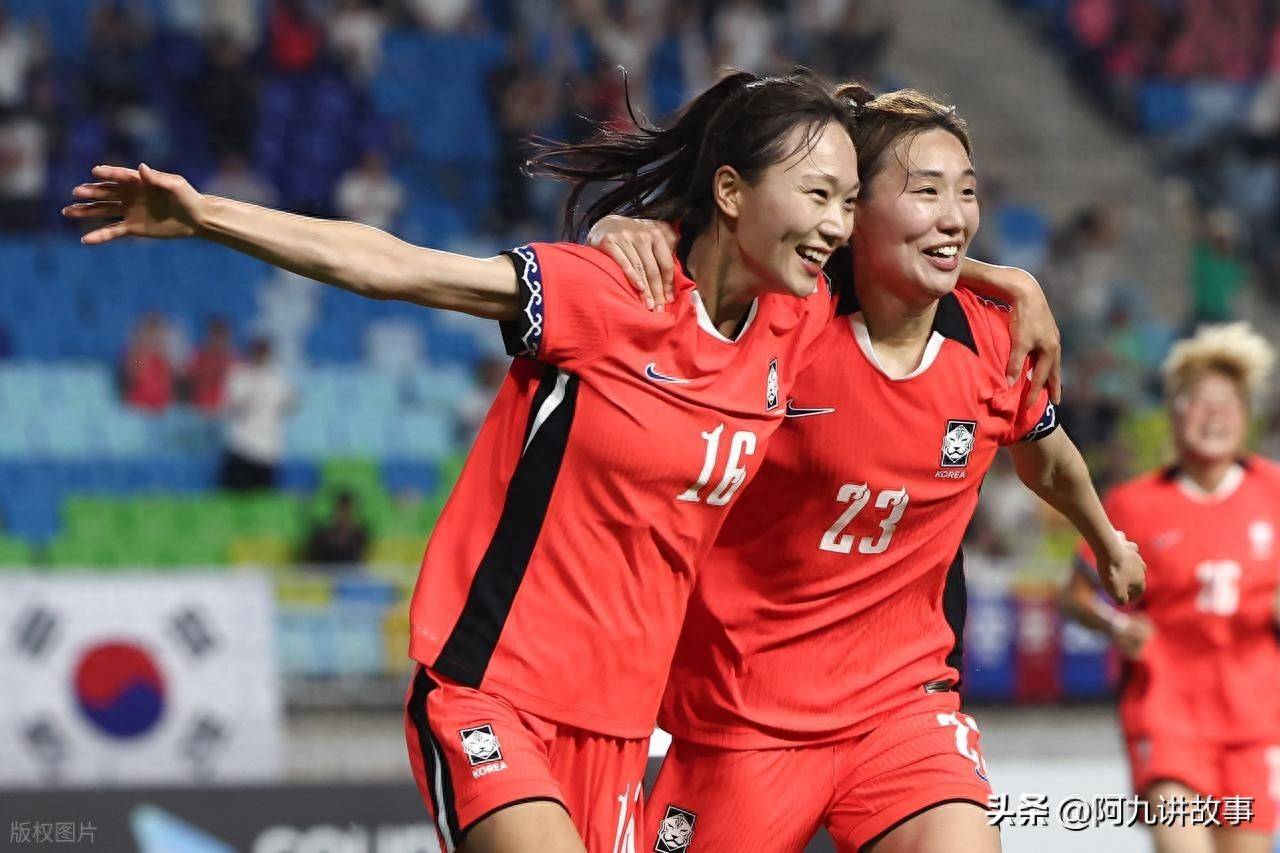 国际女足联赛：冠军之争激烈进行