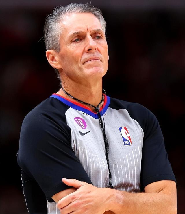 NBA巨星裁判争议成焦点，赛后发表声明澄清